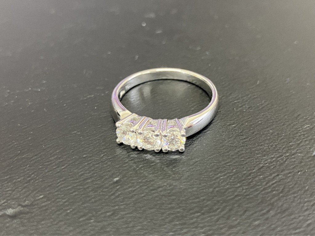 金買取/おたからや箕面店/プラチナ買取/ダイヤ買取/遺品整理/箕面市/池田市/豊中市のお客様