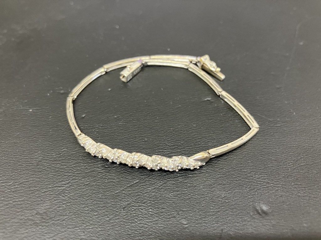 金買取/おたからや箕面店/プラチナ買取/ブレスレット買取/ダイヤ買取/遺品整理/箕面市のお客様